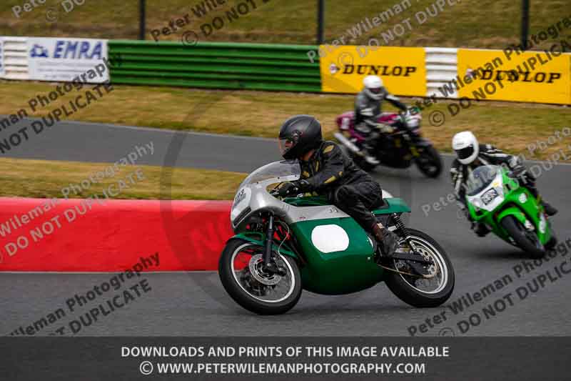 Vintage motorcycle club;eventdigitalimages;mallory park;mallory park trackday photographs;no limits trackdays;peter wileman photography;trackday digital images;trackday photos;vmcc festival 1000 bikes photographs